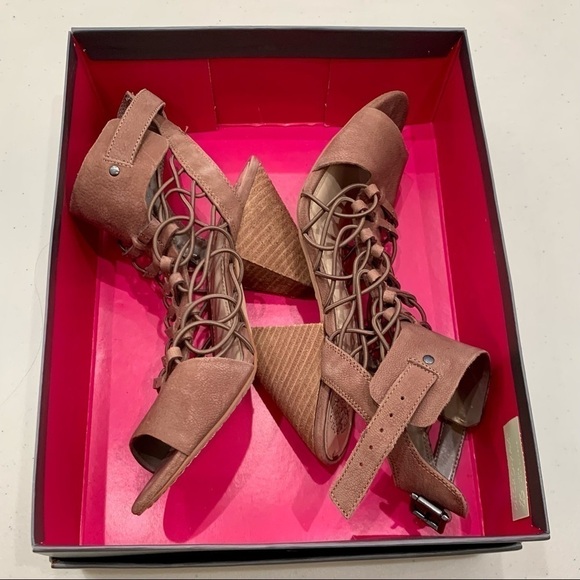 Vince Camuto Bootie Adult 8.5 Smoke Taupe VC-Evel Stacked Block Heel Open Toe - Picture 12 of 12